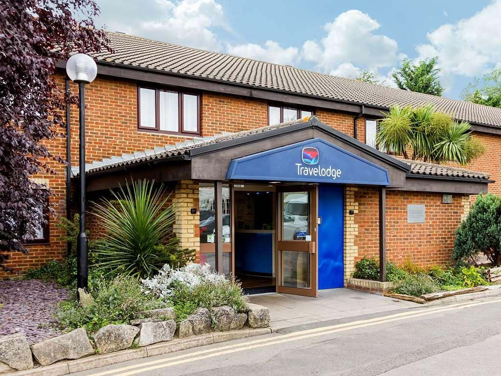Travelodge London Wimbledon Morden Morden  Экстерьер фото