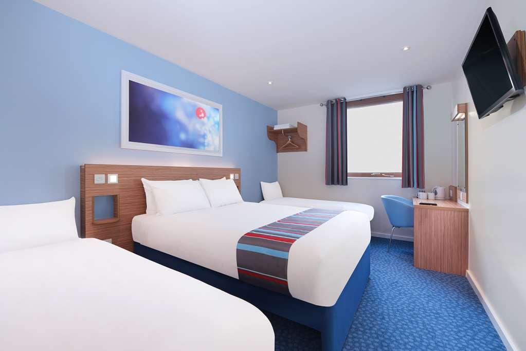 Travelodge London Wimbledon Morden Morden  Номер фото