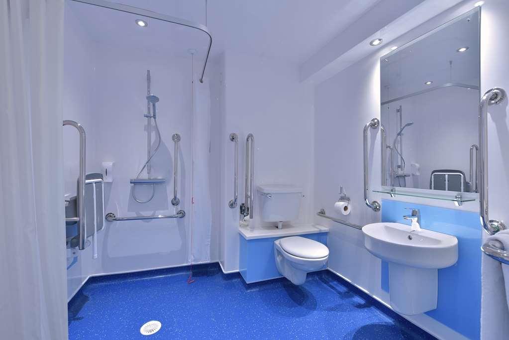 Travelodge London Wimbledon Morden Morden  Номер фото