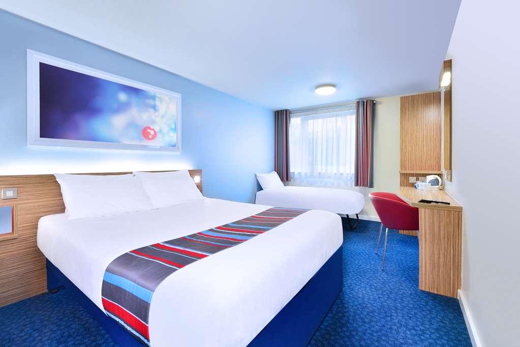 Travelodge London Wimbledon Morden Morden  Номер фото