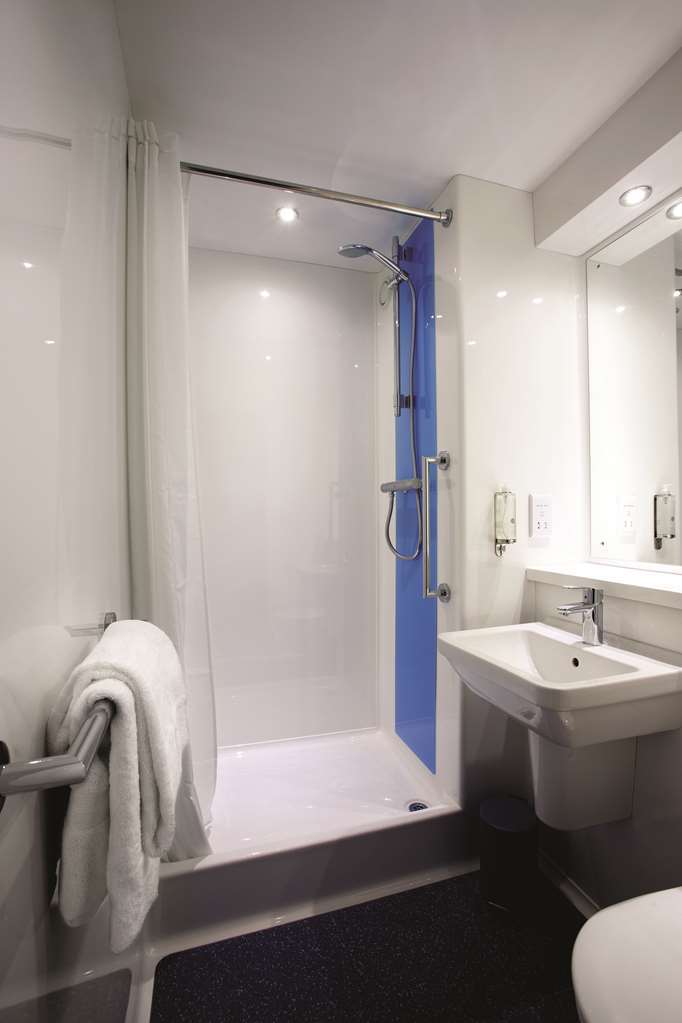Travelodge London Wimbledon Morden Morden  Номер фото
